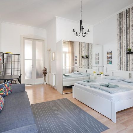 בודפשט K10 - Kazinczy Street Heritage Suite - Best Location By Bqa מראה חיצוני תמונה
